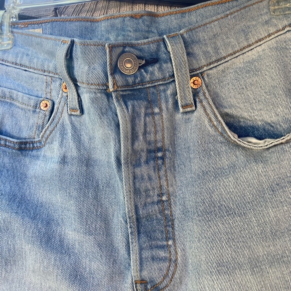 Like new! 501 S Skinny Levi Jeans - Picture 3 of 8
